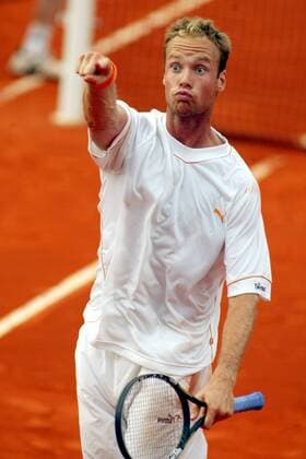 Martin Verkerk (Niederlande) - Fingerzeig Tennis Herren French Open 2003, Grand Slam, ATP-Tour, Sand, Sandplatz, Sandplatztennis, Sandplatzturnier Einzelbild Roland Garros Paris  