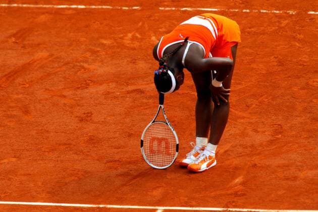 Serena Williams (USA) verabschiedet sich für dieses Jahr aus Roland Garros Tennis Damen French Open 2003, Grand Slam, WTA-Tour, Sand, Sandplatz, Sandplatztennis, Sandplatzturnier, Einzelbild Paris Unterwerfung  