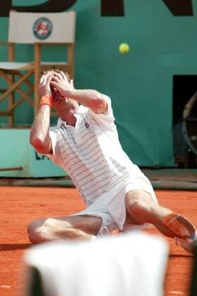 Martin Verkerk (Niederlande) kann seinen Sieg nicht fassen Tennis Herren French Open 2003, Grand Slam, ATP-Tour, Halbfinale, Vdig Einzelbild Roland Garros Paris Freude, Begeisterung,  