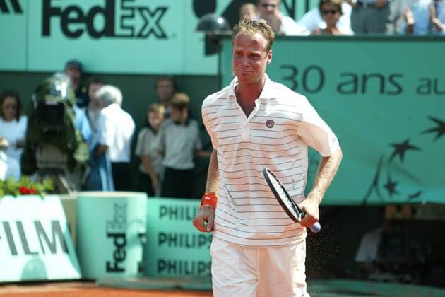 Martin Verkerk (Niederlande) sichtlich gerührt von seinem Triumph im Halbfinale Tennis Herren French Open 2003, Grand Slam, ATP-Tour, Halbfinale, Vdig Einzelbild Roland Garros Paris  
