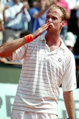 Martin Verkerk (Niederlande) bedankt sich bei den Anhängern mit Kusshand Tennis Herren French Open 2003, Grand Slam, ATP-Tour, Halbfinale, Vdig Einzelbild Roland Garros Paris Freude,  