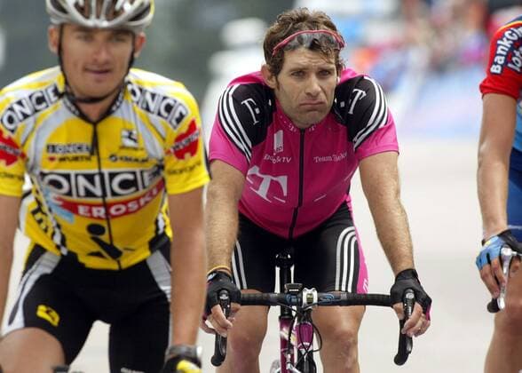 Santiago Botero (Kolumbien Team Telekom) gelangweilt Radsport Herren Deutschlandtour 2003, Deutschland-Tour, Deutschlandrundfahrt, Rundfahrt, Straßenradsport, Rad, Vdig Einzelbild 5. Etappe, Ravensburg - Feldberg Langeweile,