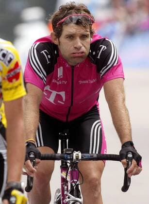 Santiago Botero (Kolumbien Team Telekom) ist die Puste ausgegangen Radsport Herren Deutschlandtour 2003, Deutschland-Tour, Deutschlandrundfahrt, Rundfahrt, Straßenradsport, Rad, Vdig Einzelbild 5. Etappe, Ravensburg - Feldberg Erschöpfung