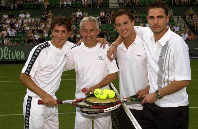 Prominentendoppel - Verbotene Liebe (li.) gegen Marienhof, v. li.: Alex Huber, Gerry Hungbauer, Alfonso Losa und Mirco Wallraf (alle Deutschland) Tennis Herren Gerry Weber Open 2003, ATP-Tour Gruppe Halle Harmonie,