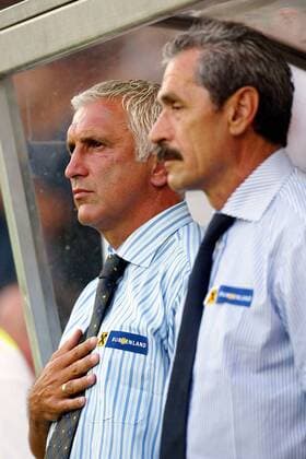Nationaltrainer Hans Krankl (li.) und sein Assistent Slavko Kovacic (beide Österreich) Fußball Länderspiel Herren Europameisterschaftsqualifikation 2003, Qualifikation, Nationalmannschaft, Nationalteam, Länderspiel Gruppe Innsbruck
