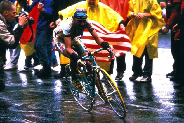 Marco Pantani (Italien Marcatone Uno) kurz vor dem Anstieg zum 2645 Meter hohen Col du Galibier Radsport Herren Tour de France 1998, 15. Etappe, Rundfahrt, Straßenradsport, Rad, Straße Gruppe Grenoble - Les Deux-Alpes