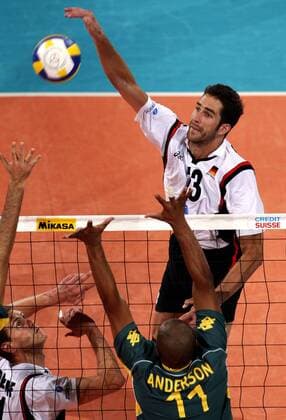 Ralph Bergmann (Deutschland, re.) gegen Anderson (Brasilien) Volleyball Länderspiel Herren World League 2003, Weltliga, Länderspiel, Nationalmannschaft, Nationalteam, Nationaltrikot, Gruppe Berlin Dynamik,