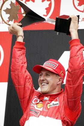 Michael Schumacher (Deutschland Ferrari) mit dem Siegerpokal Motorsport Grand Prix Herren Großer Preis von Kanada 2003, Formel 1 Weltmeisterschaft, F1, F, GP, WM, Vdig Einzelbild Montreal Freude, Begeisterung,