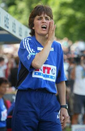 Trainerin Monika Staab (Frankfurt) gibt Anweisungen Fußball 1. BL Damen Saison 2002 2003, 1. FFC Frankfurt, Frauen, Frauenfußball, Vdig Einzelbild Potsdam