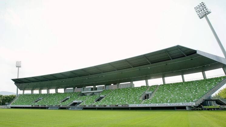 Die neue Haupttribüne im Stadion an der Kreuzeiche Fußball 2. BL Herren Saison 2002 2003, SSV Reutlingen 05, Totale Stadion an der Kreuzeiche, Kreuzeichenstadion Reutlingen