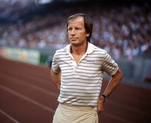 Trainer Helmut Benthaus (Stuttgart) Fußball 1. BL Herren Saison 1983 1984, VfB Stuttgart Einzelbild AUFNAHMEDATUM GESCHÄTZT Stuttgart