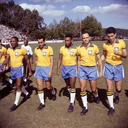 Abgang der brasilianischen Nationalmannschaft - v. li.: Djalma Santos, Zito und Pele Fußball Länderspiel Herren Nationalmannschaft 1966, Nationalteam Gruppe Rio de Janeiro