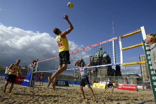 Beachvolleyball vor der Kulisse des Berliner Doms Beachvolleyball Damen Vodafone Masters 2003, Beach, Vdig Totale Berlin