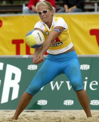 Stephanie Pohl (Deutschland) - Ballannahme Beachvolleyball Damen Vodafone Masters 2003, Beach, Vdig Einzelbild Berlin