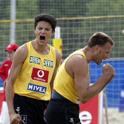 Thorsten Schön (li.) und Jan-Erik Gatzke (beide Deutschland) - Jubel Beachvolleyball Herren Vodafone Masters 2003, Beach, Vdig Gruppe Berlin