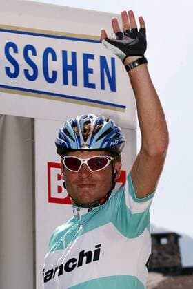 Jan Ullrich (Deutschland Bianchi) grüßt seine Anhänger Radsport Herren Tour de Suisse 2003, Rundfahrt, 7. Etappe, Savognin - Oberstaufen, Straßenradsport, Rad, Straße Einzelbild Savognin - Oberstaufen