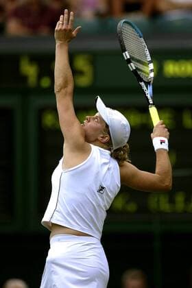 Kim Clijsters (Belgien) - Aufschlag Tennis Damen All England Championships 2003, Grand Slam, WTA-Tour, Einzelbild Wimbledon London