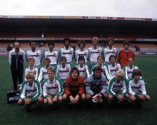 Kader SV Werder Bremen 1981 1982, hinten v.li.: Masseur Kienert, Erwin Kostedde, Yasuhiko Okudera, Rigobert Gruber, Norbert Siegmann, Uwe Behrens, Uwe Reinders, Trainer Otto Rehhagel; Mitte: Klaus Fichtel, Uwe Bracht, Jonny Otten, Michael Böhnke... Fußball 1. BL Herren Mfdia, Quadrat, Mannschaftsfoto, Mannschaftsbild, Totale Bremen
