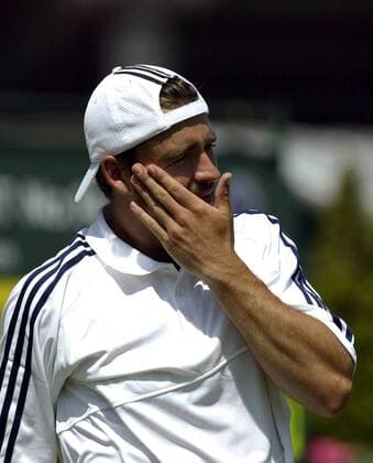 Nicolas Kiefer (Deutschland) enttäuscht Tennis Herren All England Championships 2003, Grand Slam, ATP-Tour, Vdig, Einzelbild Wimbledon London Enttäuschung,