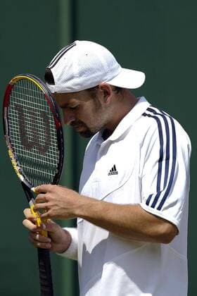 Nicolas Kiefer (Deutschland) nachdenklich Tennis Herren All England Championships 2003, Grand Slam, ATP-Tour, Vdig, Einzelbild Wimbledon London Nachdenklichkeit, Enttäuschung,