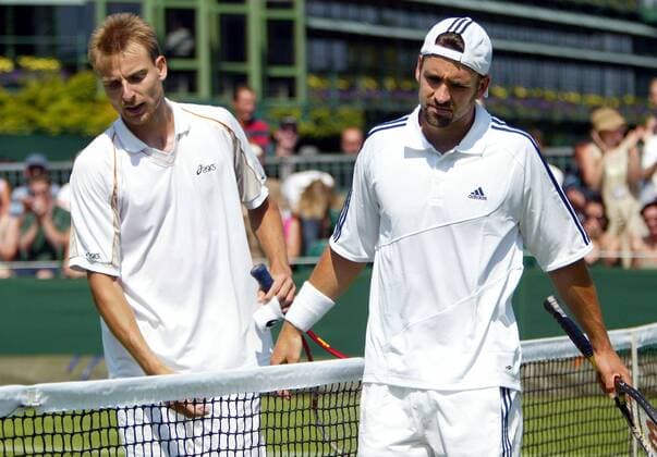 Nicolas Kiefer (Deutschland, re.) verliert in der 1. Runde gegen Gilles Elseneer (Belgien) Tennis Herren All England Championships 2003, Grand Slam, ATP-Tour, Rasen, Rasentennis, Rasenplatz, Rasenturnier, Gruppe Wimbledon London Enttäuschung,