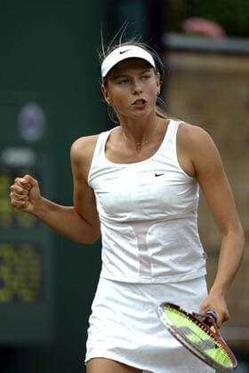 Maria Sharapova (Rußland) jubelt Tennis Damen All England Championships 2003, Grand Slam, WTA-Tour, Einzelbild Wimbledon London Freude, Begeisterung,