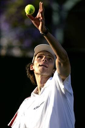 Ivo Karlovic (Kroatien) - Aufschlag Tennis Herren All England Championships 2003, Grand Slam, ATP-Tour, Einzelbild Wimbledon London