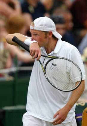 Rainer Schüttler (Deutschland) wischt sich den Schweiß ab Tennis Herren All England Championships 2003, Grand Slam, ATP-Tour Einzelbild Wimbledon London