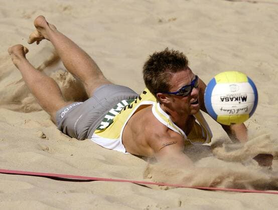 David Klemperer (Deutschland) - Ballannahme Beachvolleyball Herren Swatch-FIVB World Tour 2003, Vodafone Grand Slam, Worldtour, Beach Einzelbild Berlin Dynamik,