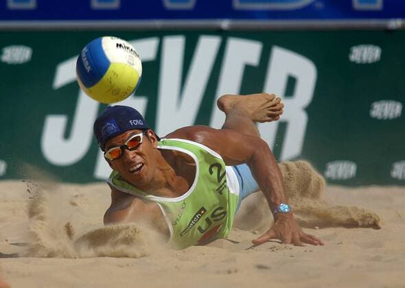 Eric Fonoimoana (USA) - Ballannahme Beachvolleyball Herren Swatch-FIVB World Tour 2003, Vodafone Grand Slam, Worldtour, Beach Einzelbild Berlin Dynamik,