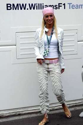 Cora Schumacher, Ehefrau von Ralf Schumacher (beide Deutschland) im BMW-Williams Fahrerlager Motorsport Grand Prix Herren Großer Preis von Europa 2003, Formel 1 Weltmeisterschaft, F1, F, GP, WM, Vdig Einzelbild Nürburgring Nürburg Freude,