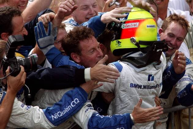 Ralf Schumacher (Deutschland BMW-Williams) feiert den Sieg überschwenglich mit seinem Team Motorsport Grand Prix Herren Großer Preis von Europa 2003, Formel 1 Weltmeisterschaft, F1, F, GP, WM , Vdig Gruppe Nürburgring Nürburg Freude, Begeisterung,