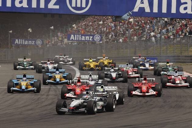 Start GP von Europa 2003: Kimi Räikkönen (Finnland McLaren Mercedes) führt das Fahrerfeld an Motorsport Grand Prix Herren Großer Preis von Europa 2003, Formel 1 Weltmeisterschaft, F1, F, GP, WM , Vdig Totale Nürburgring Nürburg