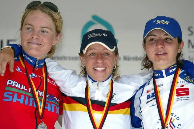 Siegerehrung v. li.: Christiane Söder (Team LG Stuttgart), Trixi Worrack (Equipe Nürnberger) und Tina Liebig (SSV Gera TEAG alle Deutschland) Radsport LM Damen Deutsche Meisterschaft 2003, Landesmeisterschaft, DM, Straßenmeisterschaft, Straße, Straßenradsport, Gruppe Spalt Freude,