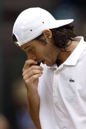 Sebastien Grosjean (Frankreich) nachdenklich Tennis Herren All England Championships 2003, Grand Slam, ATP-Tour, Halbfinale Einzelbild London Wimbledon Nachdenklichkeit,