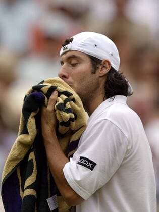 Sebastien Grosjean (Frankreich) enttäuscht Tennis Herren All England Championships 2003, Grand Slam, ATP-Tour, Halbfinale Einzelbild London Wimbledon Enttäuschung,