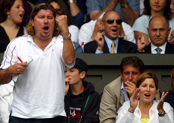 Trainer Peter Lundgren (Schweden) und Miroslava Vavrinec (Schweiz), Freundin von Roger Federer, jubeln auf der Tribüne Tennis Herren All England Championships 2003, Grand Slam, ATP-Tour, Halbfinale, Vdig Gruppe Wimbledon London Begeisterung, Freude,