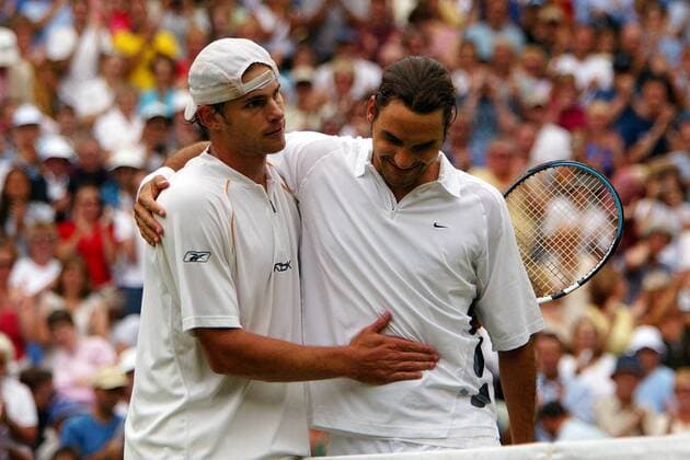 Roger Federer (Schweiz, re.) umarmt den enttäuschten Andy Roddick (USA) Tennis Herren All England Championships 2003, Grand Slam, ATP-Tour, Halbfinale, Vdig Gruppe Wimbledon London Kameradschaft,