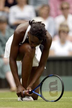 Venus Williams (USA) am Boden zerstört Tennis Damen All England Championships 2003, Grand Slam, WTA-Tour, Finale, Endspiel, Vdig Einzelbild Wimbledon London Enttäuschung,
