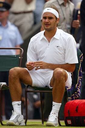 Roger Federer (Schweiz) ist überwältigt von seinem Sieg und kann die Tränen nicht mehr zurückhalten Tennis Herren All England Championships 2003, Grand Slam, ATP-Tour, Finale, Endspiel, Vdig Einzelbild Wimbledon London Glück, Freude, Begeisterung,