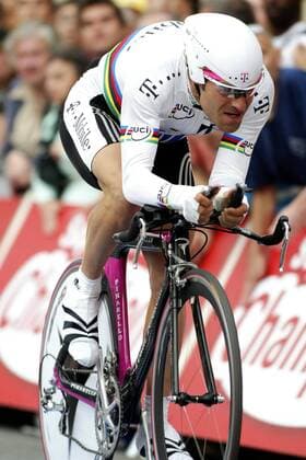 Santiago Botero (Kolumbien Team Telekom) Radsport Herren Tour de France 2003, Straßenradsport, Rad, Straße, Prolog, Einzelzeitfahren, Zeitfahren Einzelbild Regenbogentrikot, Paris