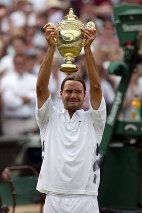 Roger Federer (Schweiz) weint Tränen des Glücks Tennis Herren All England Championships 2003, Grand Slam, ATP-Tour, Rasenturnier, Rasentennis, Rasenplatz, Rasen Einzelbild London Wimbledon Glück, Freude, Begeisterung,