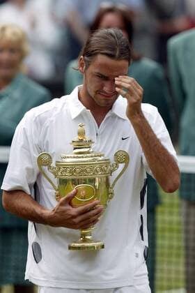 Roger Federer (Schweiz) wischt sich eine Freudenträne aus dem Gesicht Tennis Herren All England Championships 2003, Grand Slam, ATP-Tour, Rasenturnier, Rasentennis, Rasenplatz, Rasen Einzelbild London Wimbledon Freude, Begeisterung,