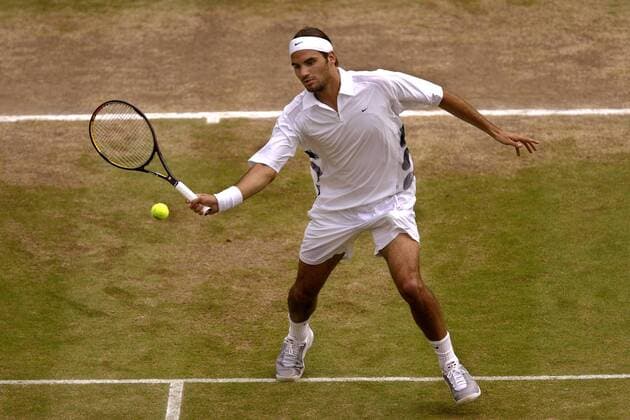 Roger Federer (Schweiz) - Vorhandvolley Tennis Herren All England Championships 2003, Grand Slam, ATP-Tour, Rasenturnier, Rasentennis, Rasenplatz, Rasen Einzelbild London Wimbledon Dynamik