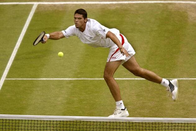 Mark Philippoussis (Australien) - Vorhandvolley Tennis Herren All England Championships 2003, Grand Slam, ATP-Tour, Rasenturnier, Rasentennis, Rasenplatz, Rasen Einzelbild London Wimbledon Dynamik,
