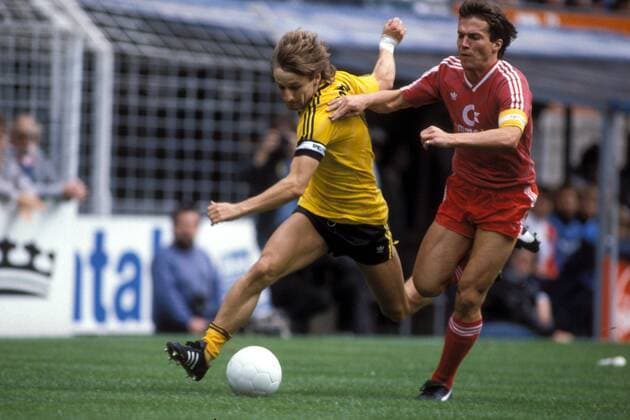 Frank Mill (li., BVB) gegen Lothar Matthäus (Bayern) Fußball 1. BL Herren DEUTSCHSPRACHIGE SPORTZEITSCHRIFTEN UND -ZEITUNGEN NUR NACH RÜCKSPRACHE, Saison 1987 1988 Gruppe Dortmund Dynamik,