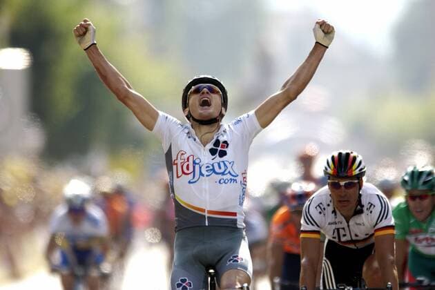 Etappensieger Baden Cooke (Australien Francaise des Jeux) Radsport Herren Tour de France 2003, Rad, Straße, Straßenradsport, Einzelbild 2. Etappe La Ferte-sous-Jouarre - Sedan Freude, Begeisterung,