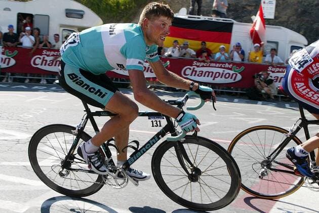 Jan Ullrich (Deutschland Bianchi) am Anstieg Radsport Herren Tour de France 2003, 8. Etappe: Sallanches - Alpe d Huez, dHuez, Rad, Straße, Straßenradsport, Vdig Einzelbild