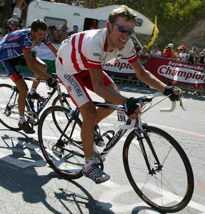 Georg Totschnig (Österreich Gerolsteiner) im Meistertrikot vor Manuel Beltran (Spanien US Postal Service) Radsport Herren Tour de France 2003, 8. Etappe: Sallanches - Alpe d Huez, dHuez, Rad, Straße, Straßenradsport, Vdig Gruppe