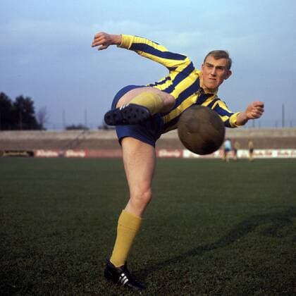 Peter Kaack (Braunschweig) zieht ab Fußball 1. BL Herren Saison 1966 1967, Eintracht Braunschweig, Vdia Einzelbild Braunschweig Dynamik,